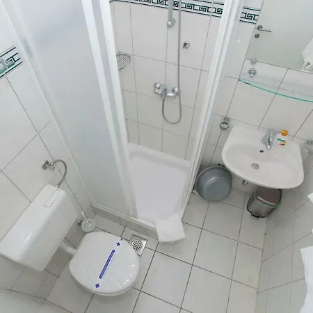 Gostinjska kuća Alesa 3*