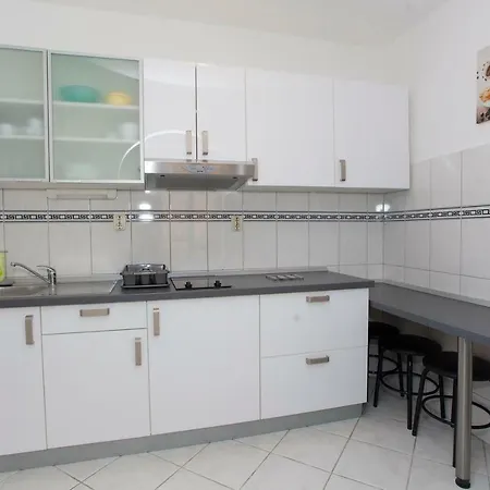 Gostinjska kuća Alesa 3*