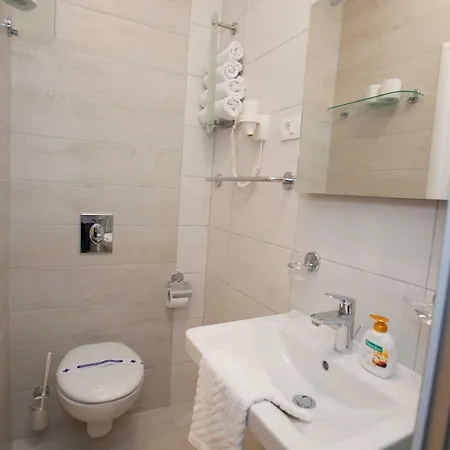 Alesa Gostinjska kuća 3*